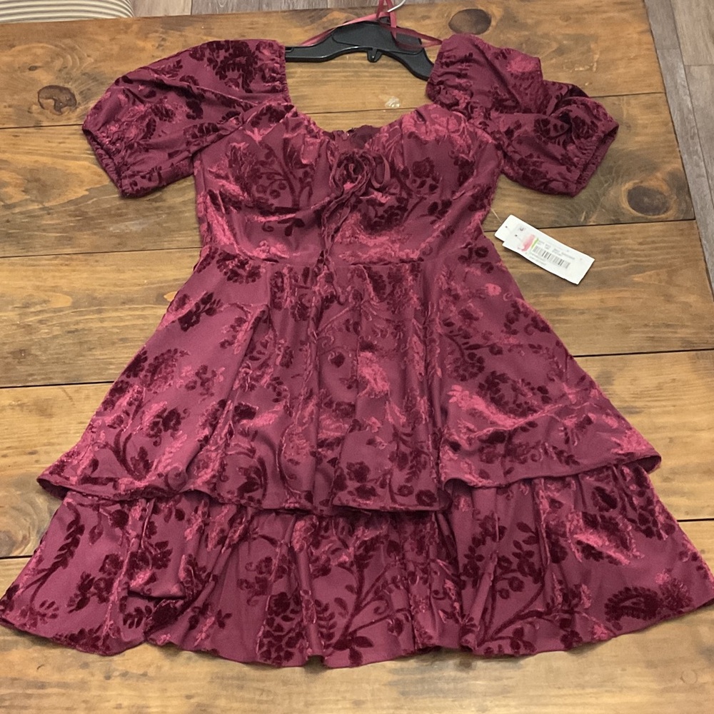 Elegant Burgundy Midi Dress